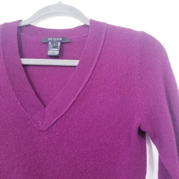 SCOOP NYC 100% Cashmere Women size Small Purple Sweater V-Neckline Long Sleeves - Picture 7 of 9